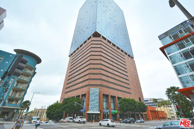 $2,595 | 1100 Wilshire Boulevard, Unit 2703, Los Angeles, CA 90017