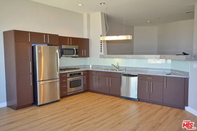 $2,595 | 1100 Wilshire Boulevard, Unit 2703, Los Angeles, CA 90017