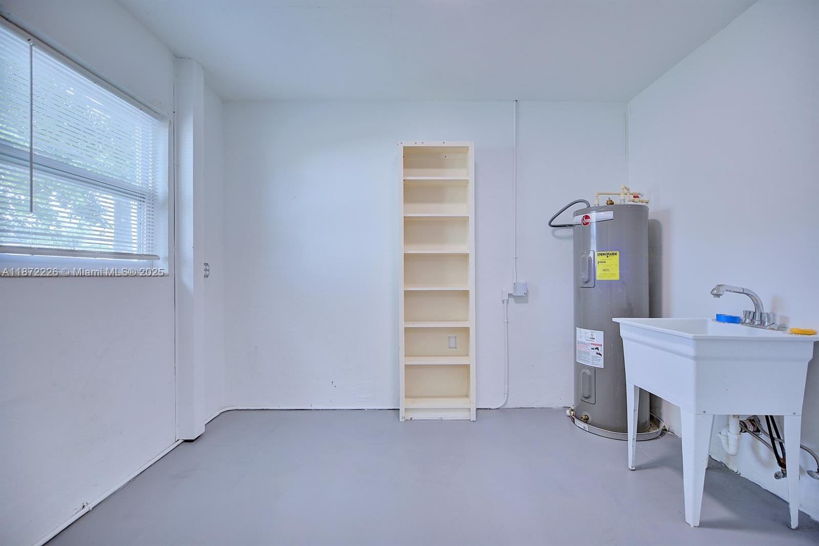 3308 Austin Street Sebring, FL 33872 - Photo 23 of 33 a view of an empty room and window