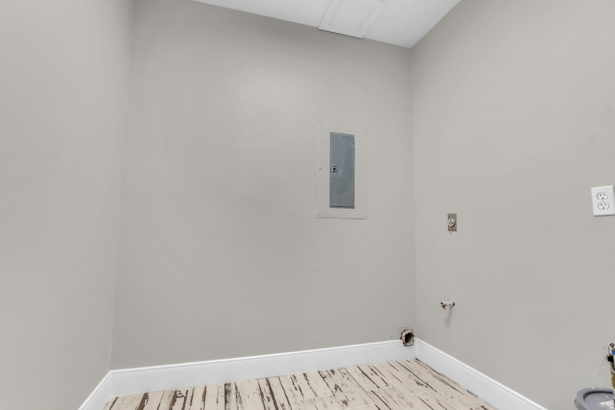 12106 Giusti Lane Santa Fe, TX 77510 - Photo 17 of 33 a view of small space with closet