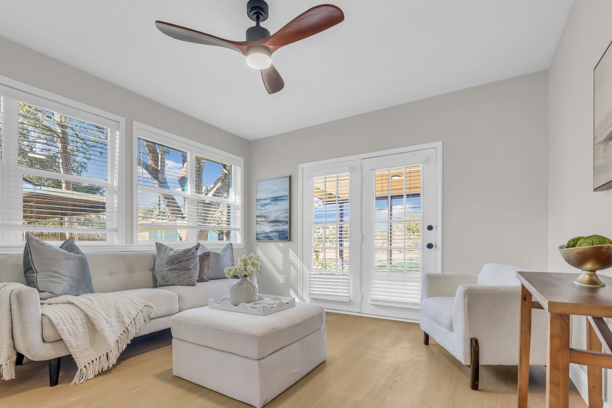 12106 Giusti Lane Santa Fe, TX 77510 - Photo 18 of 33 a living room with furniture and a large window
