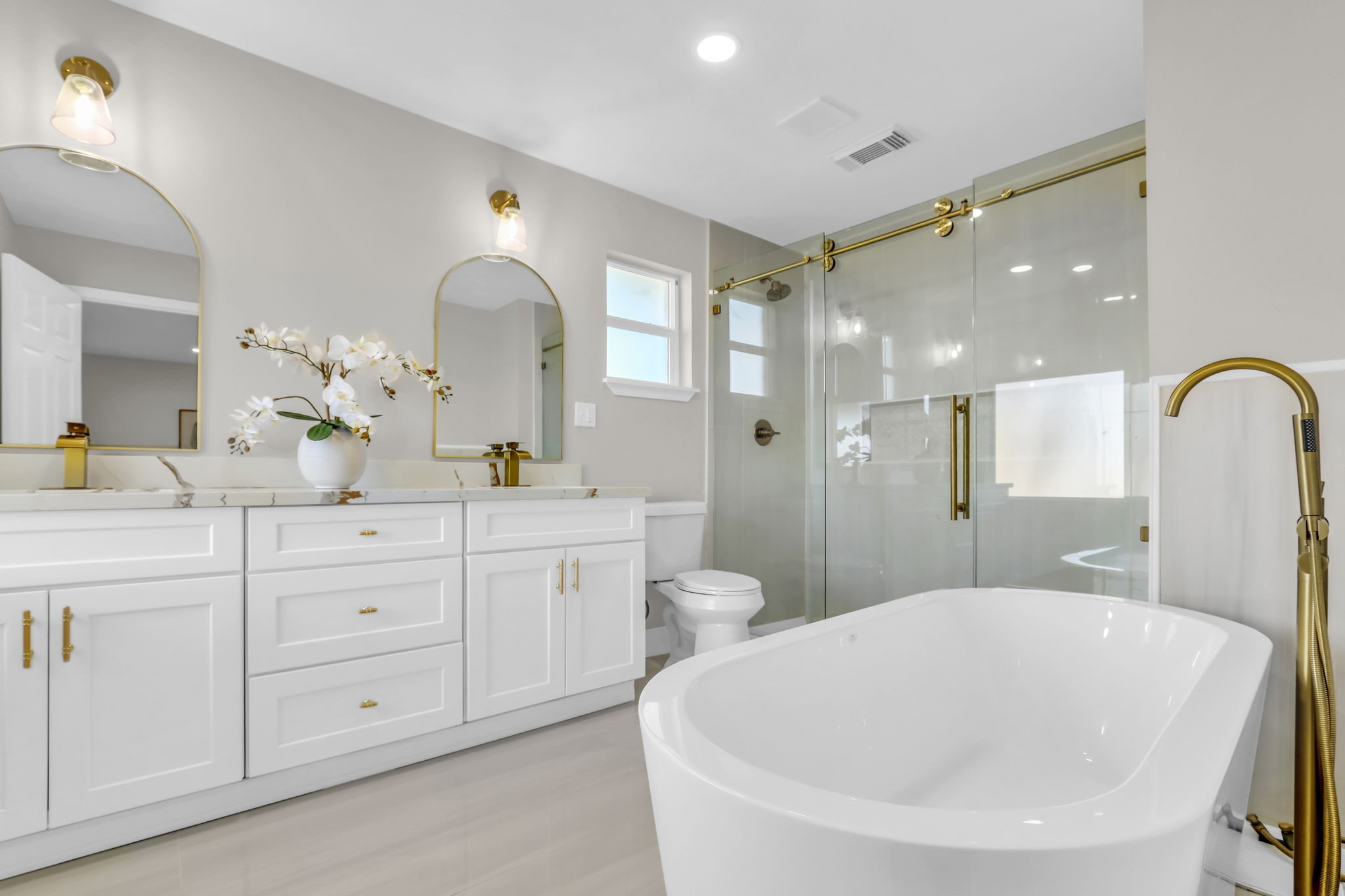 12106 Giusti Lane Santa Fe, TX 77510 - Photo 21 of 33 a spacious bathroom with a tub sink a mirror a shower and vanity