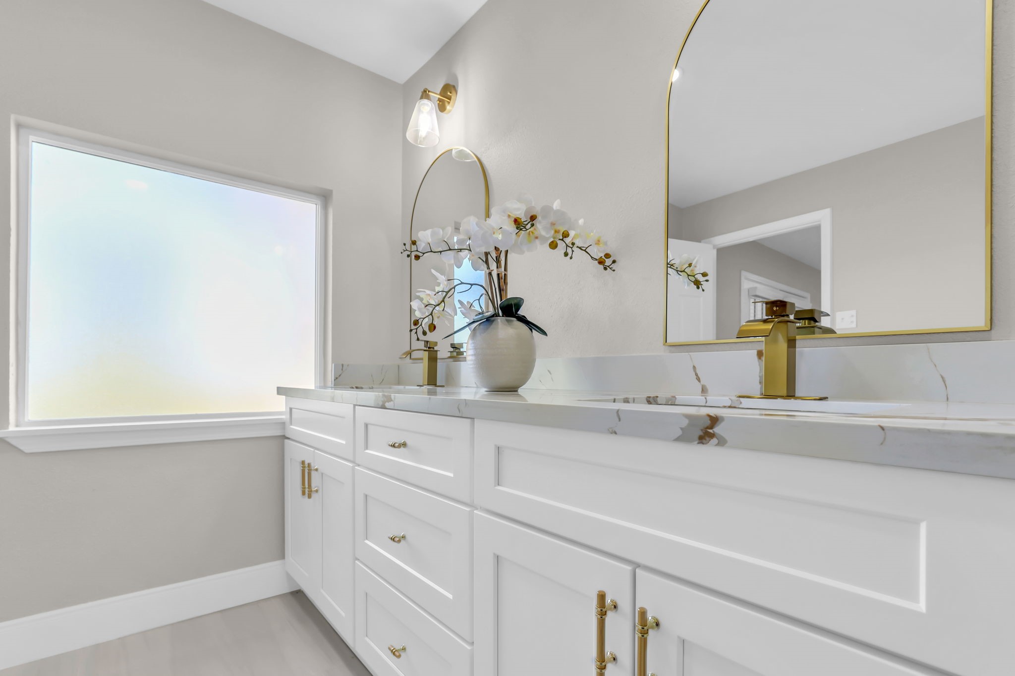 12106 Giusti Lane Santa Fe, TX 77510 - Photo 22 of 33 a bathroom with a sink and a mirror