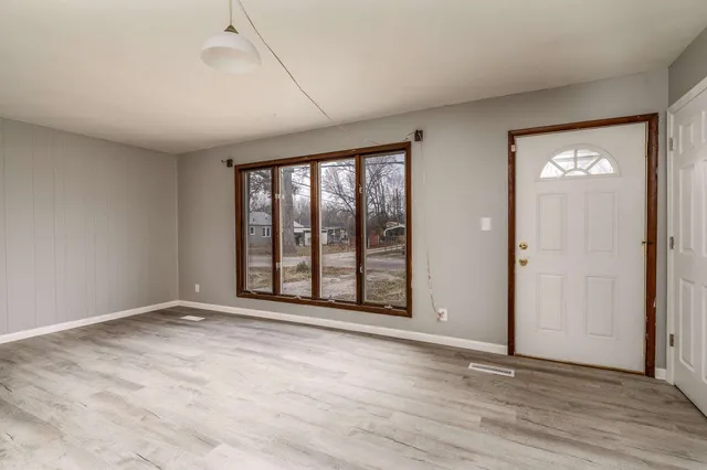 $130,000 | 407 East Milster Street, Elkville, IL 62932