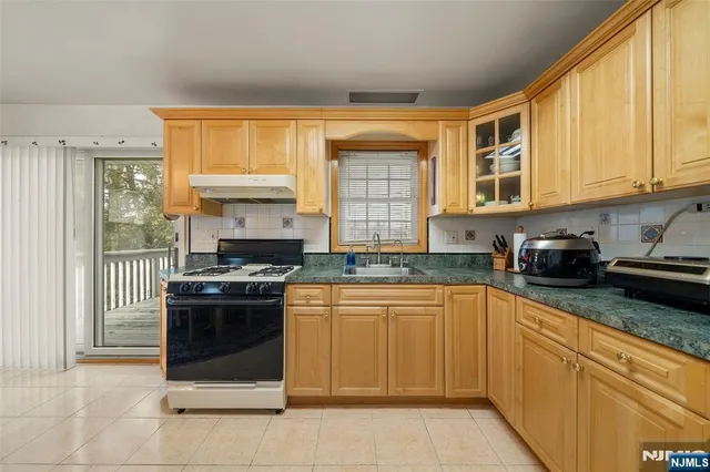 $729,000 | 525 Chestnut Street, Ridgefield, NJ 07657