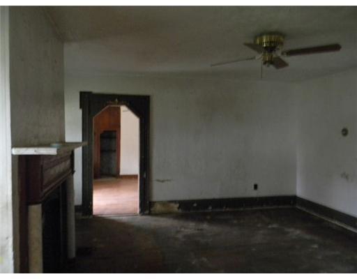 651 10 Mile Road Amity, PA 15311 - Photo 2 of 8 Living Room.