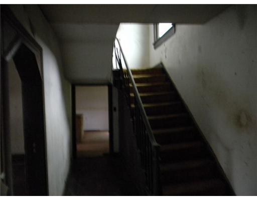 651 10 Mile Road Amity, PA 15311 - Photo 5 of 8 Entry/Foyer.