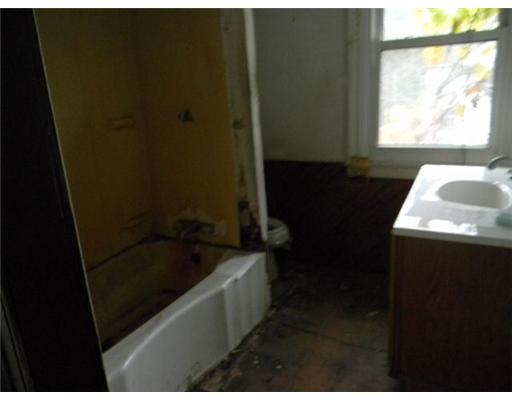 651 10 Mile Road Amity, PA 15311 - Photo 6 of 8 Full Bath.