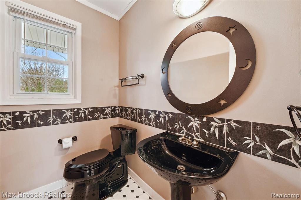 4488 Beach Road Troy, MI 48098 - Photo 14 of 47