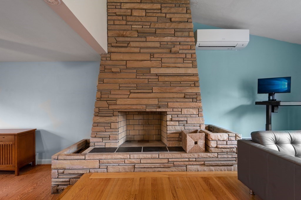 9 Evergreen Road Stoneham, MA 02180 - Photo 6 of 34 Gallery Image 6