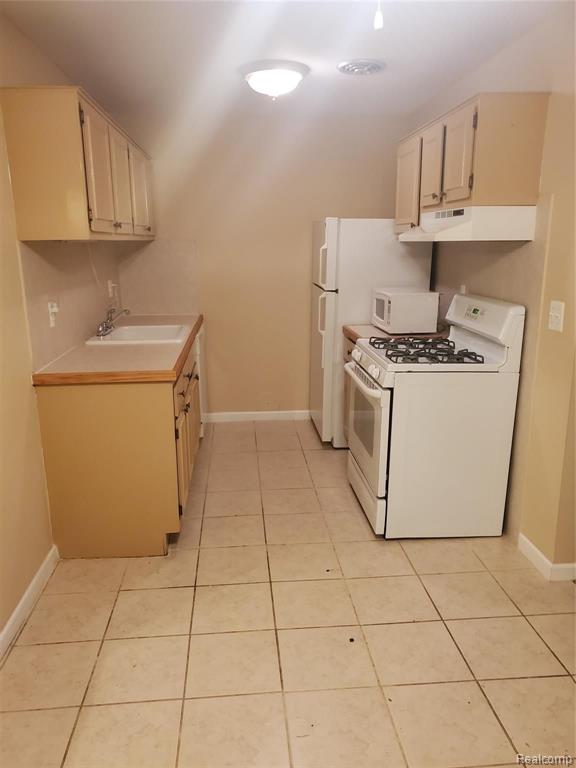 17140-clinton R Clinton River Road, Unit 14A Clinton Township, MI 48038 - Photo 2 of 9