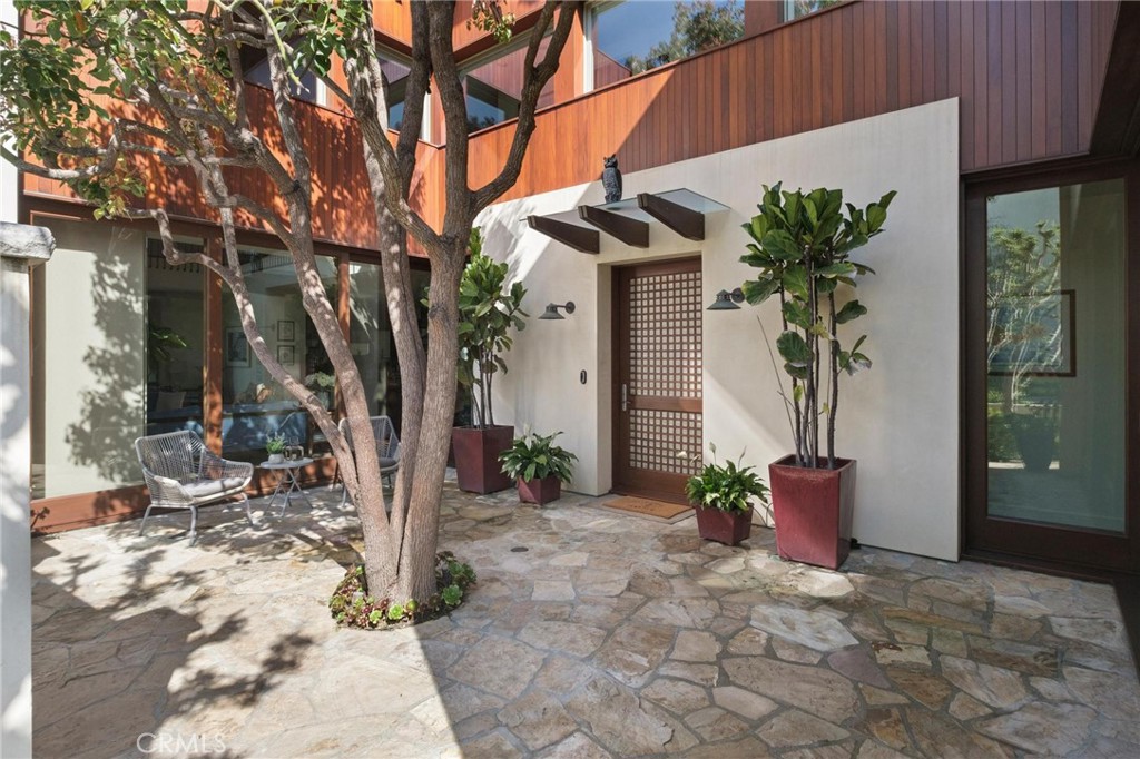 401 27th Street Manhattan Beach, CA 90266 - Photo 18 of 36 a view of a potted plants next to a building
