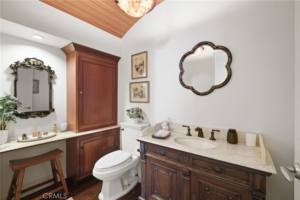 401 27th Street Manhattan Beach, CA 90266 - Photo 20 of 36 a bathroom with a toilet a sink and mirror