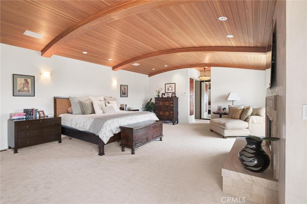 401 27th Street Manhattan Beach, CA 90266 - Photo 23 of 36 a spacious bedroom with a bed and a couch