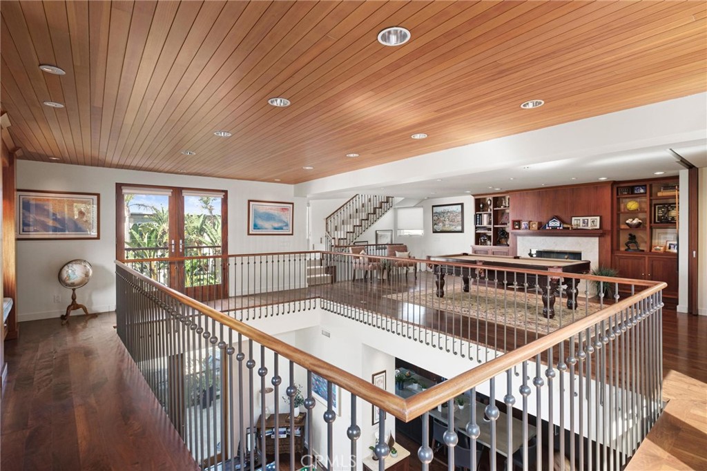 401 27th Street Manhattan Beach, CA 90266 - Photo 25 of 36 a view of front door with stairs