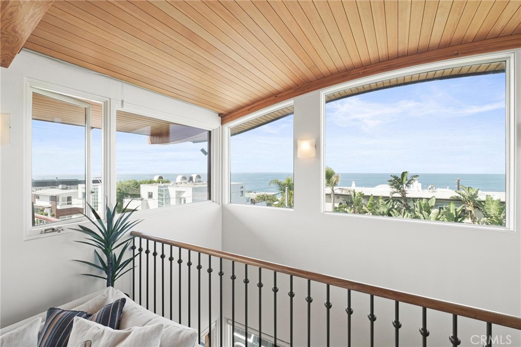 401 27th Street Manhattan Beach, CA 90266 - Photo 29 of 36 a view of a porch with furniture and a backyard