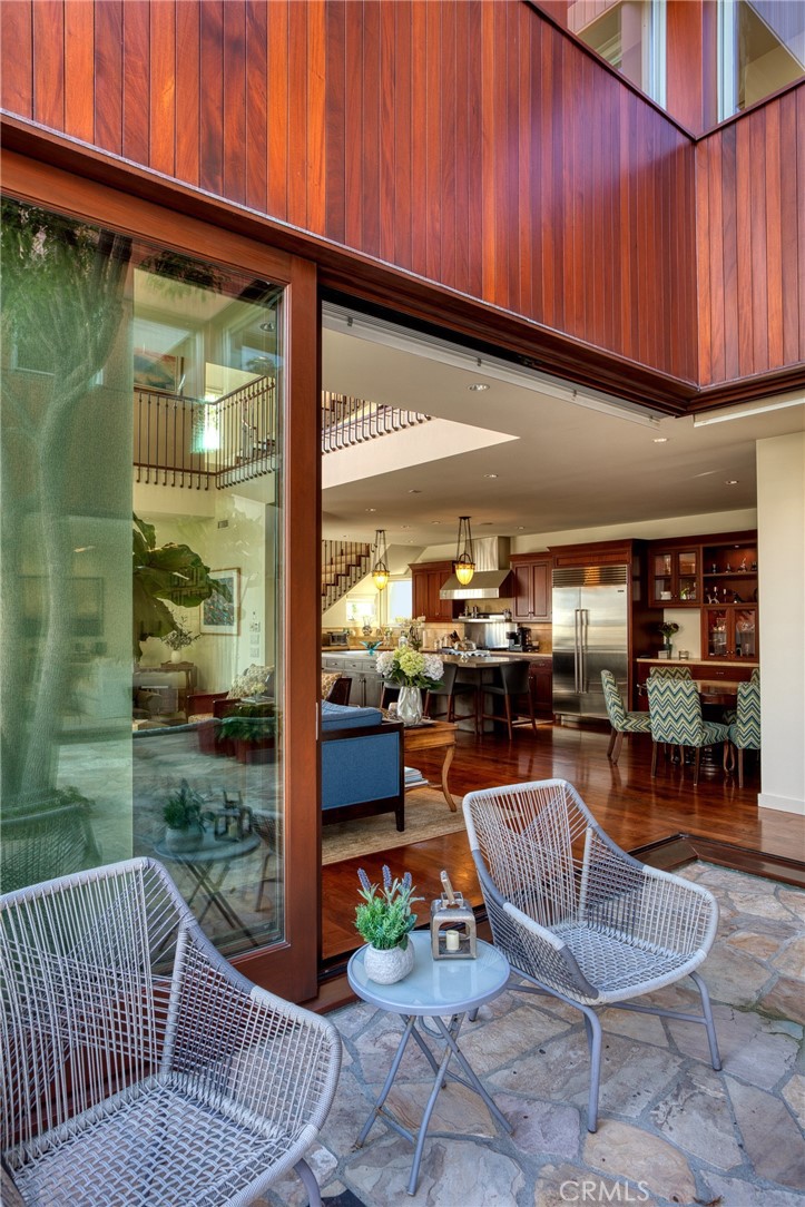 401 27th Street Manhattan Beach, CA 90266 - Photo 4 of 36 a outdoor living space with furniture and garden view