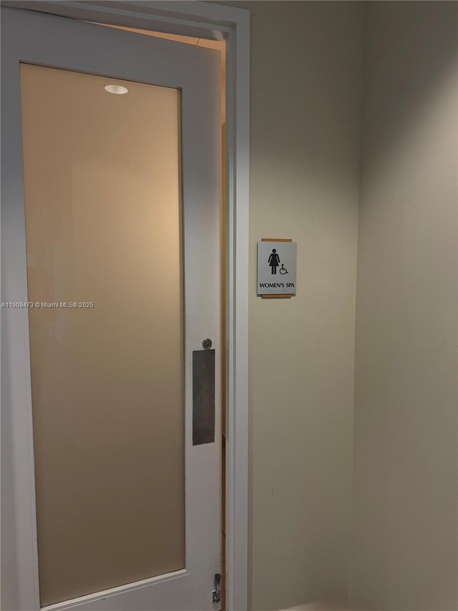 79 Southwest 12th Street, Unit 2811 Miami, FL 33130 - Photo 41 of 51 steam room