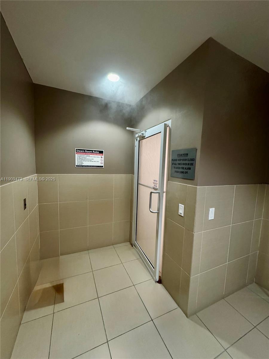 79 Southwest 12th Street, Unit 2811 Miami, FL 33130 - Photo 42 of 51 steam room