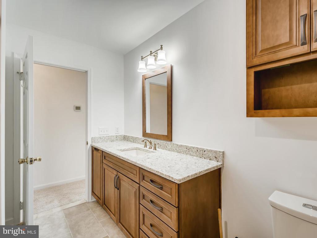 16201 Oak Hill Road Silver Spring, MD 20905 - Photo 22 of 34 Hall Bath