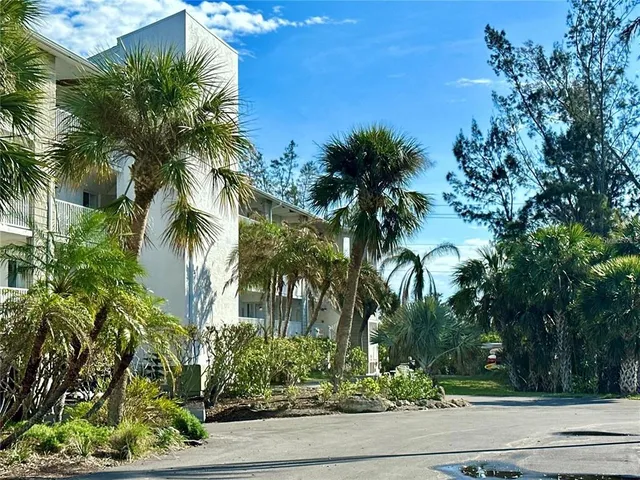 $3,700 | 1401 South McCall Road, Unit 106, Englewood, FL 34223