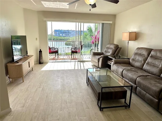 $3,700 | 1401 South McCall Road, Unit 106, Englewood, FL 34223