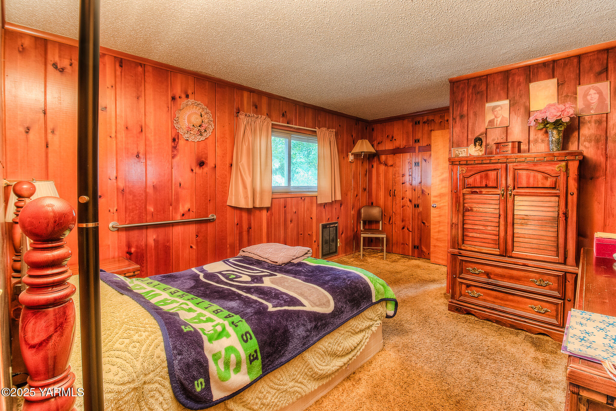 806 Madison Avenue Toppenish, WA 98948 - Photo 14 of 38 a bedroom with a bed and a closet