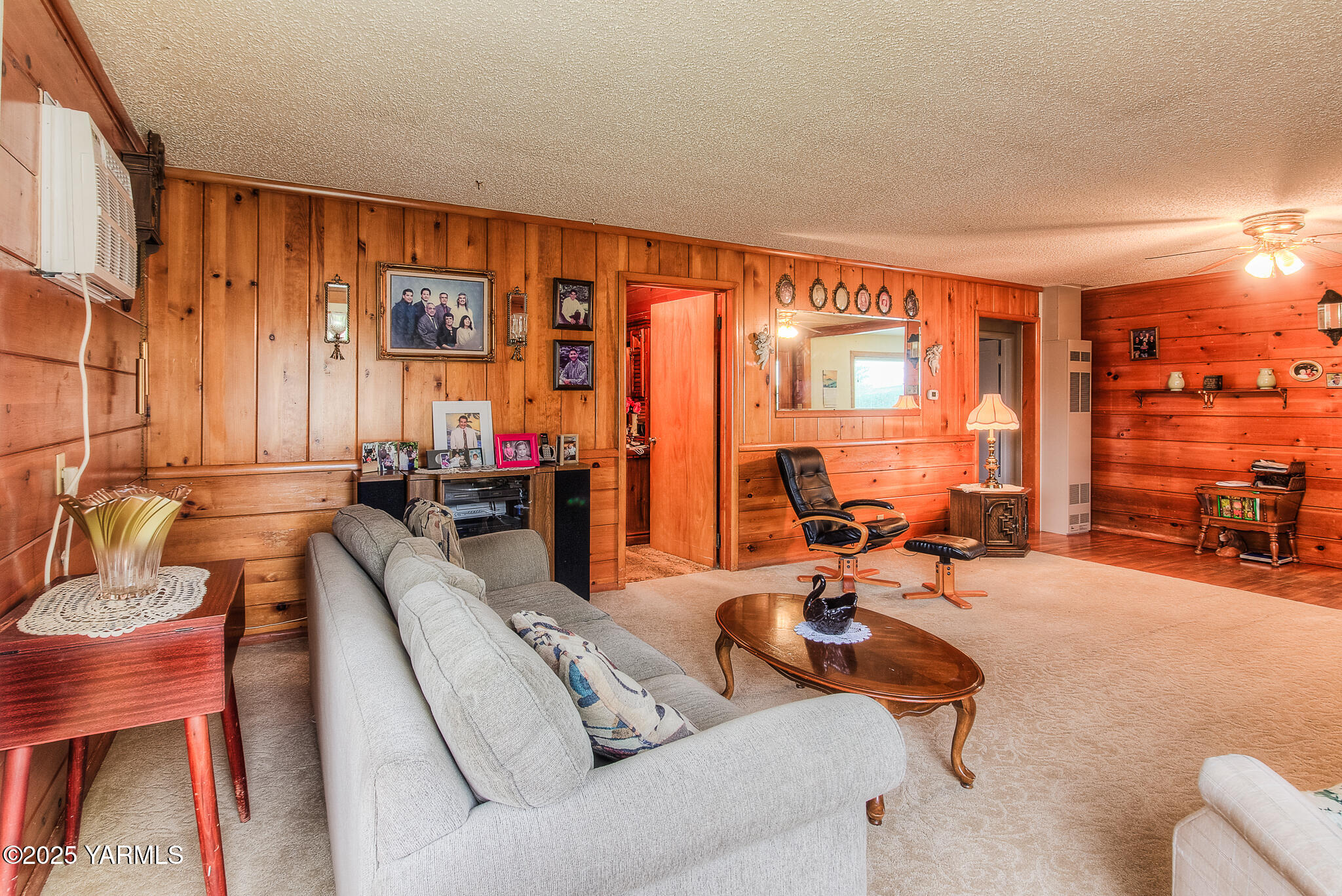 806 Madison Avenue Toppenish, WA 98948 - Photo 6 of 38 a living room with furniture and large windows