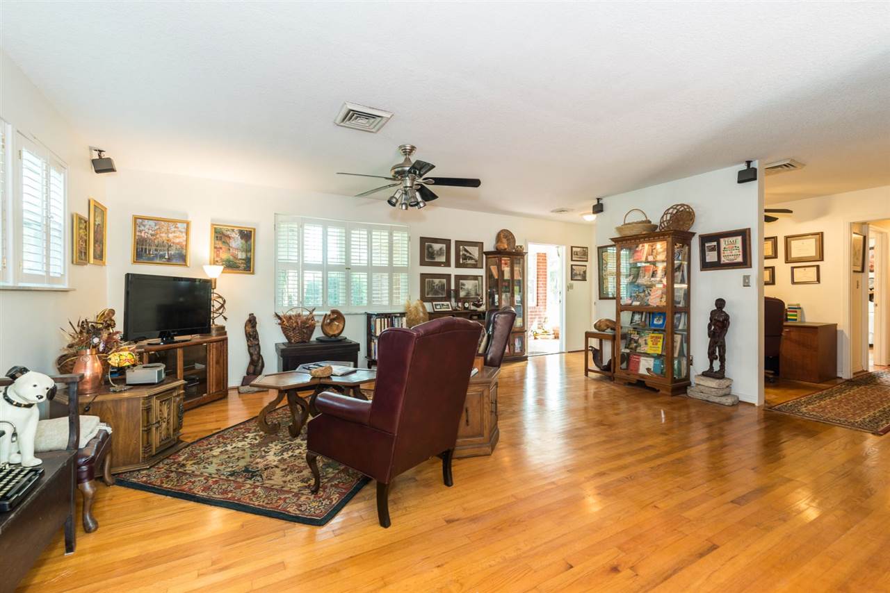 71 Valencia Street St. Augustine, FL 32084 - Photo 20 of 43 a living room with furniture and a flat screen tv