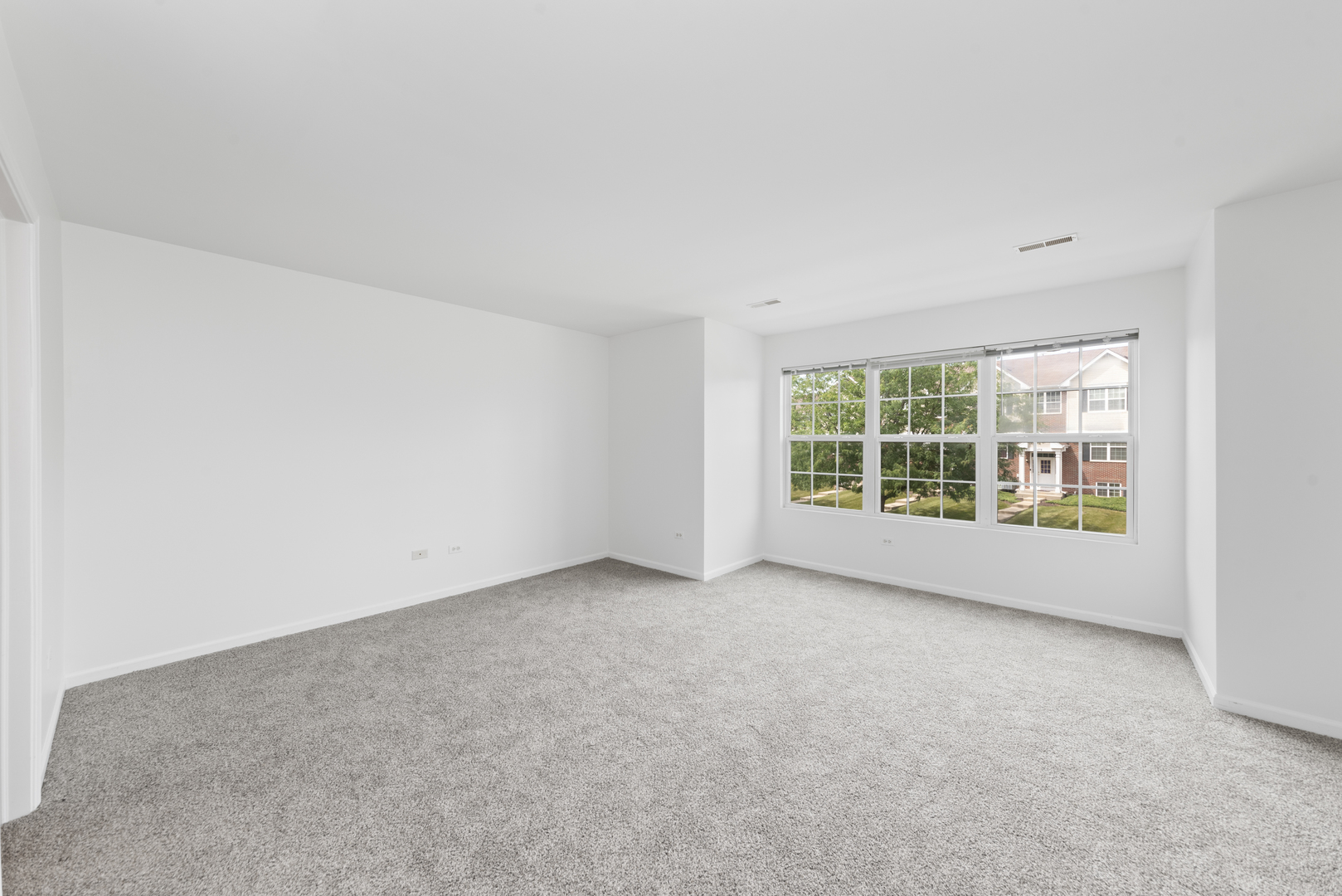 276 South Oak Creek Lane Romeoville, IL 60446 - Photo 12 of 21 an empty room with a window