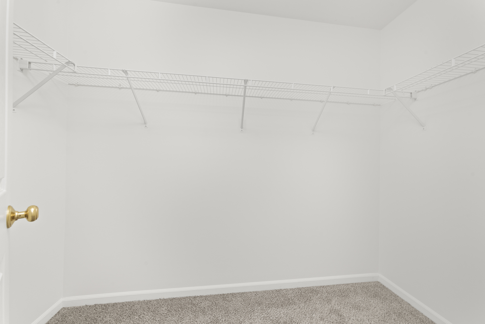 276 South Oak Creek Lane Romeoville, IL 60446 - Photo 13 of 21 a view of a small space