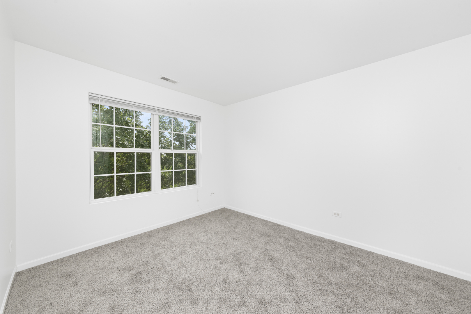 276 South Oak Creek Lane Romeoville, IL 60446 - Photo 15 of 21 an empty room with a window