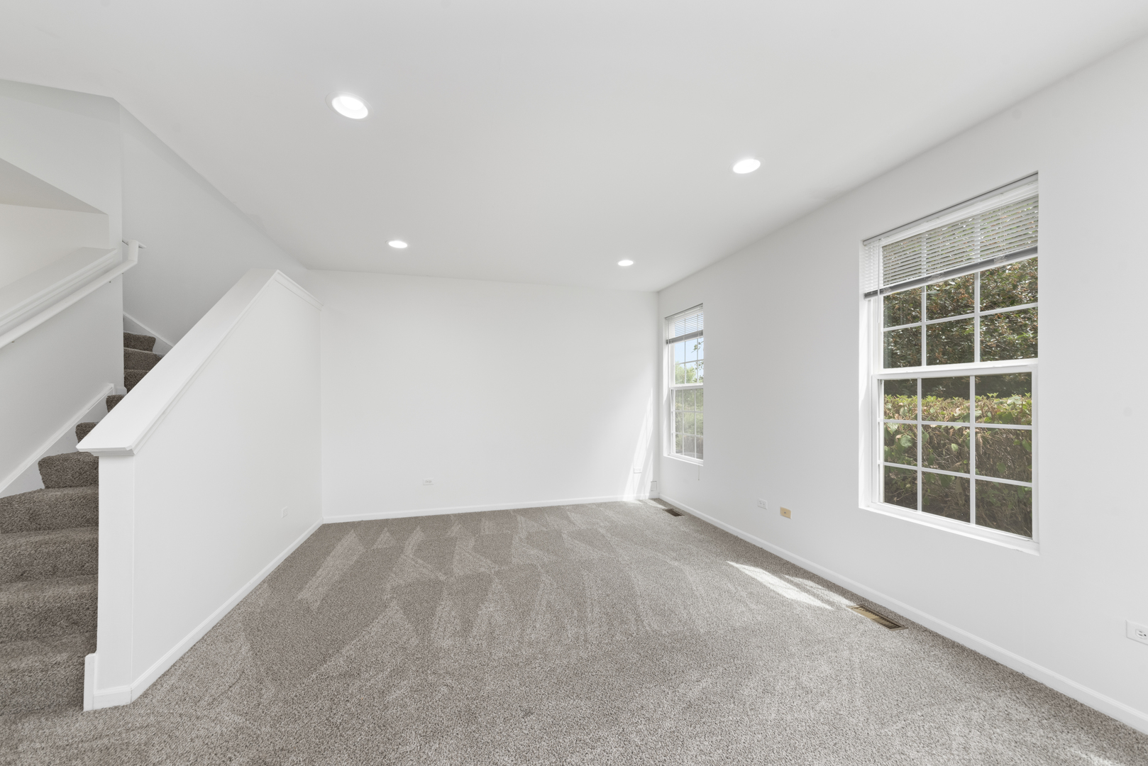 276 South Oak Creek Lane Romeoville, IL 60446 - Photo 7 of 21 an empty room with windows