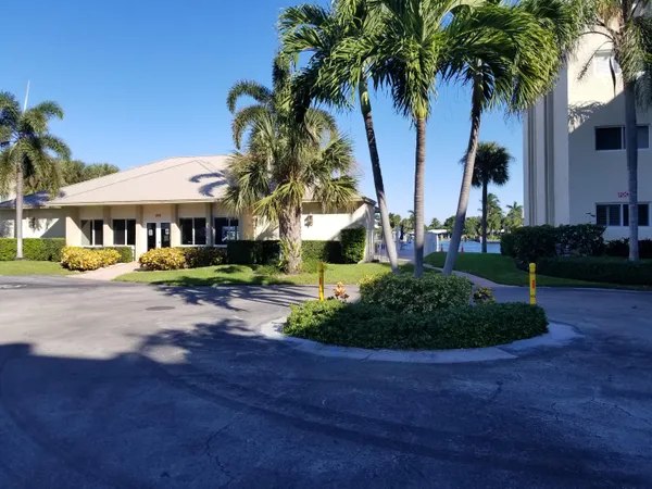 $2,500 | 638 Snug Harbor Drive, Unit E12, Boynton Beach, FL 33435