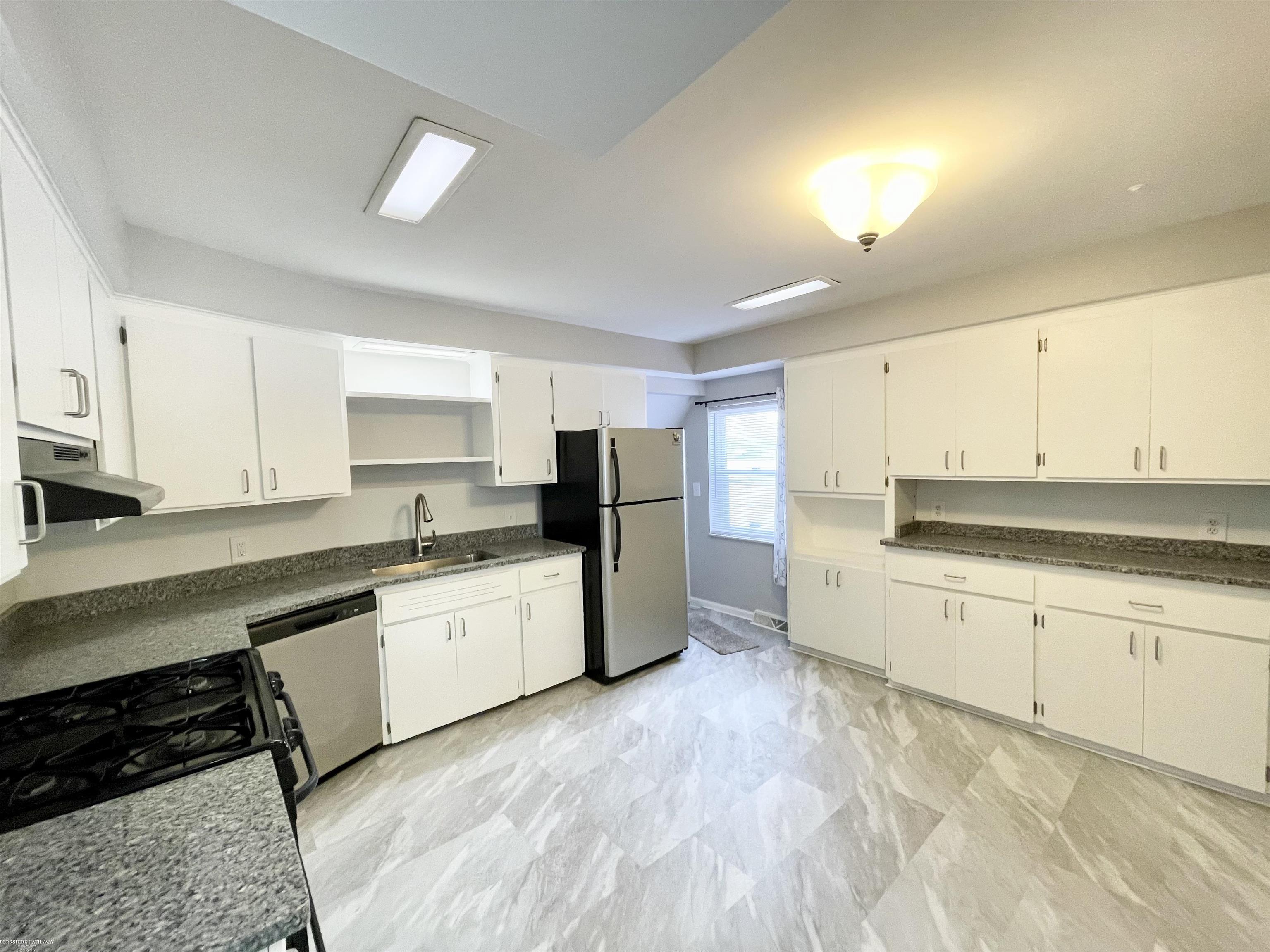 12531 Common Road Warren, MI 48093 - Photo 4 of 18