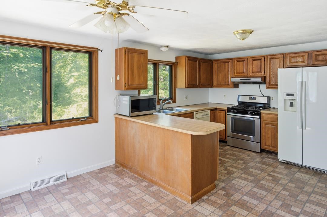 189 Woody Hill Road Hopkinton, RI 02832 - Photo 9 of 23