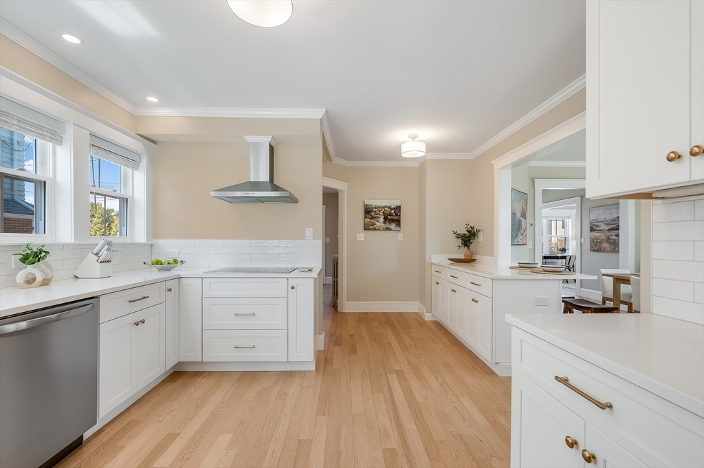 8 Riverside Avenue Gloucester, MA 01930 - Photo 16 of 32