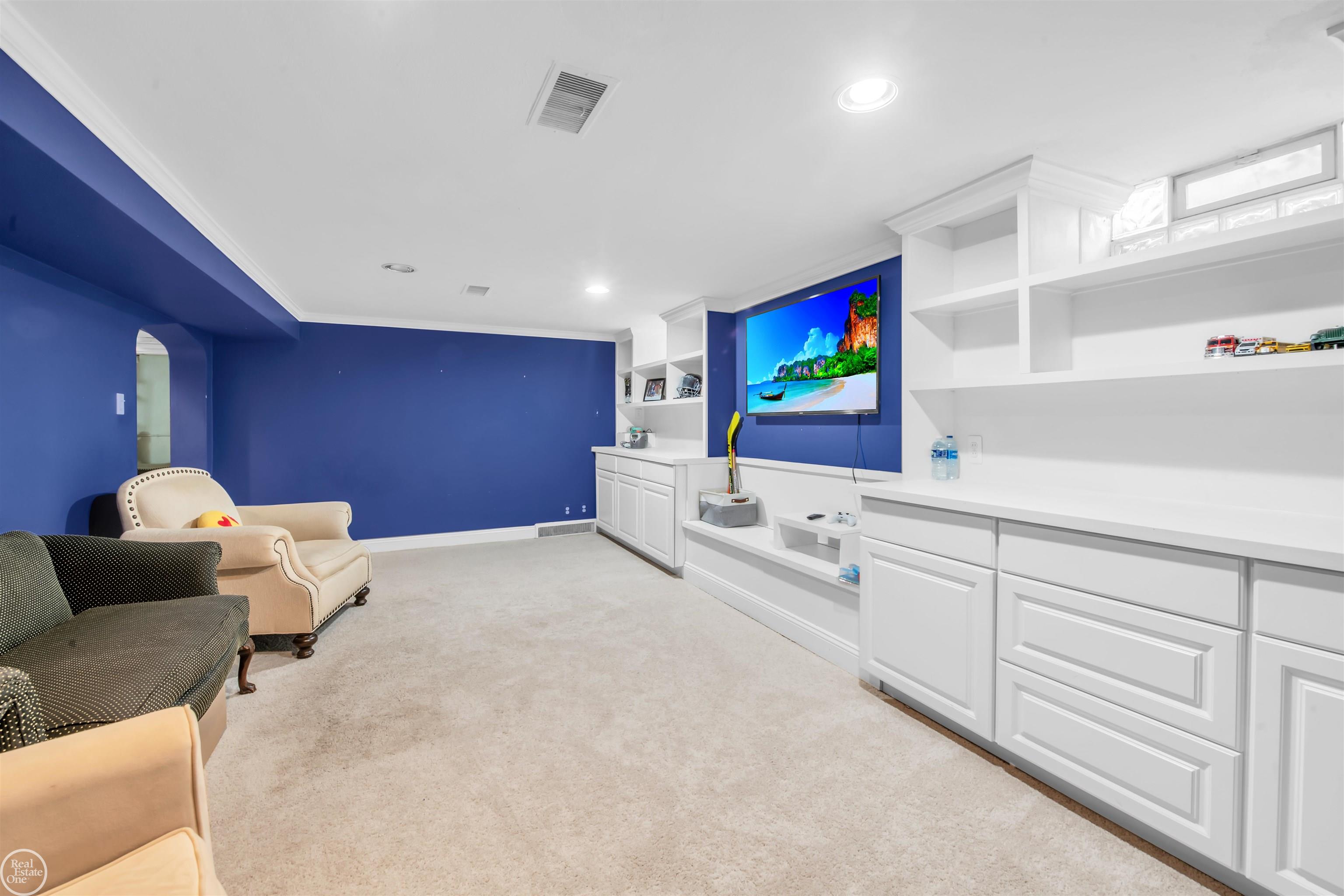 267 Moran Road Grosse Pointe, MI 48236 - Photo 36 of 42 50111427-35.JPG