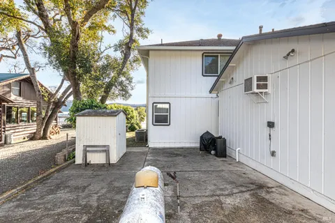 $875,000 | 3950 Oakmont Drive, Clearlake, CA 95422