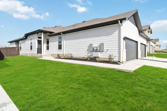 $1,795 | 820 Staglin Street, Unit A, Buda, TX 78610