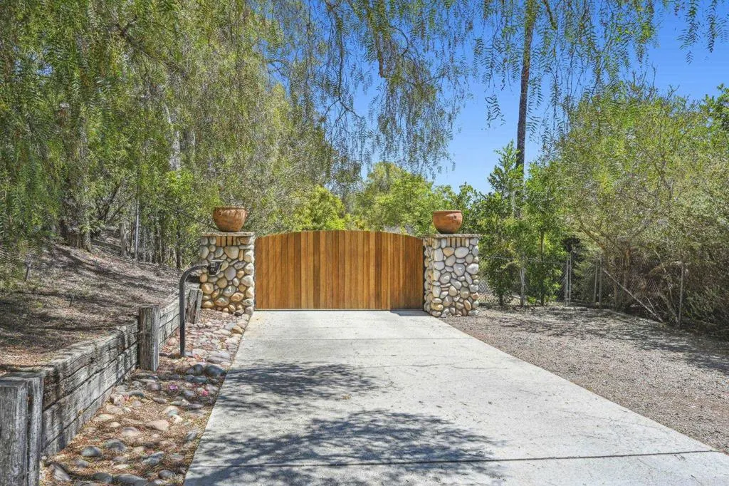 31619 Vía Puerta Del Sol Bonsall, CA 92003 - Photo 12 of 70