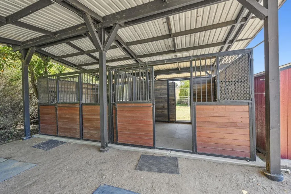 31619 Vía Puerta Del Sol Bonsall, CA 92003 - Photo 29 of 70