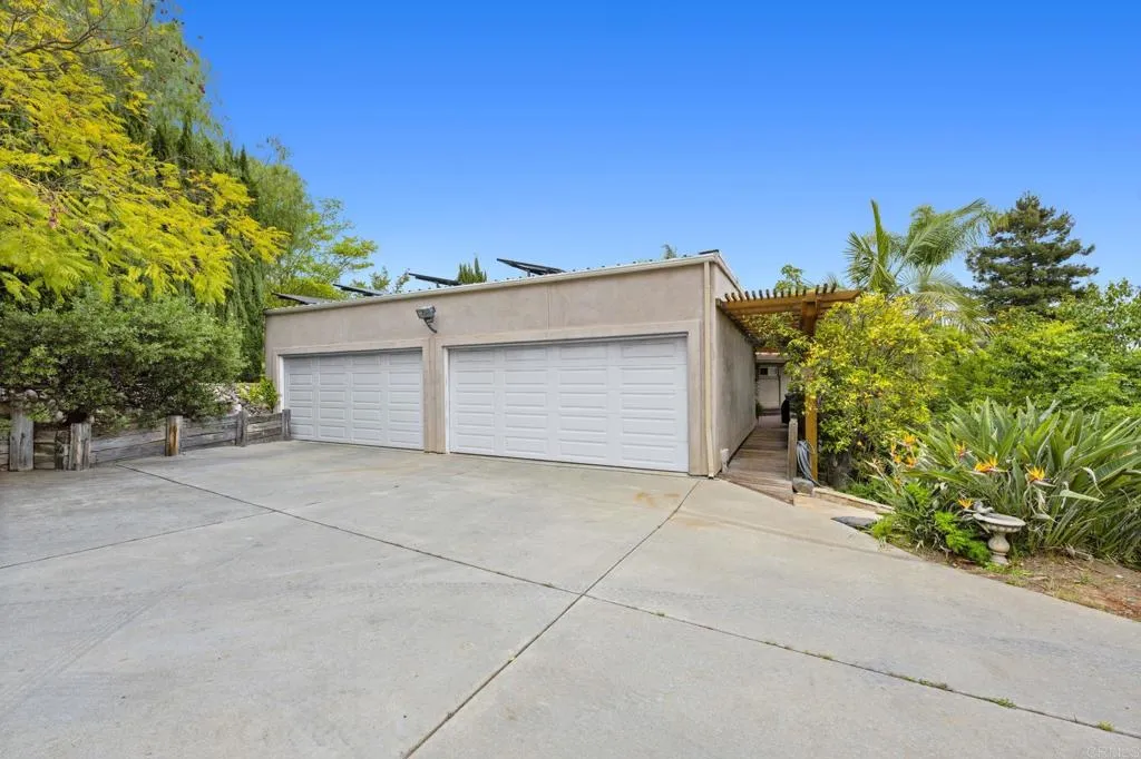 31619 Vía Puerta Del Sol Bonsall, CA 92003 - Photo 57 of 70 a couple of potted plants in front of door