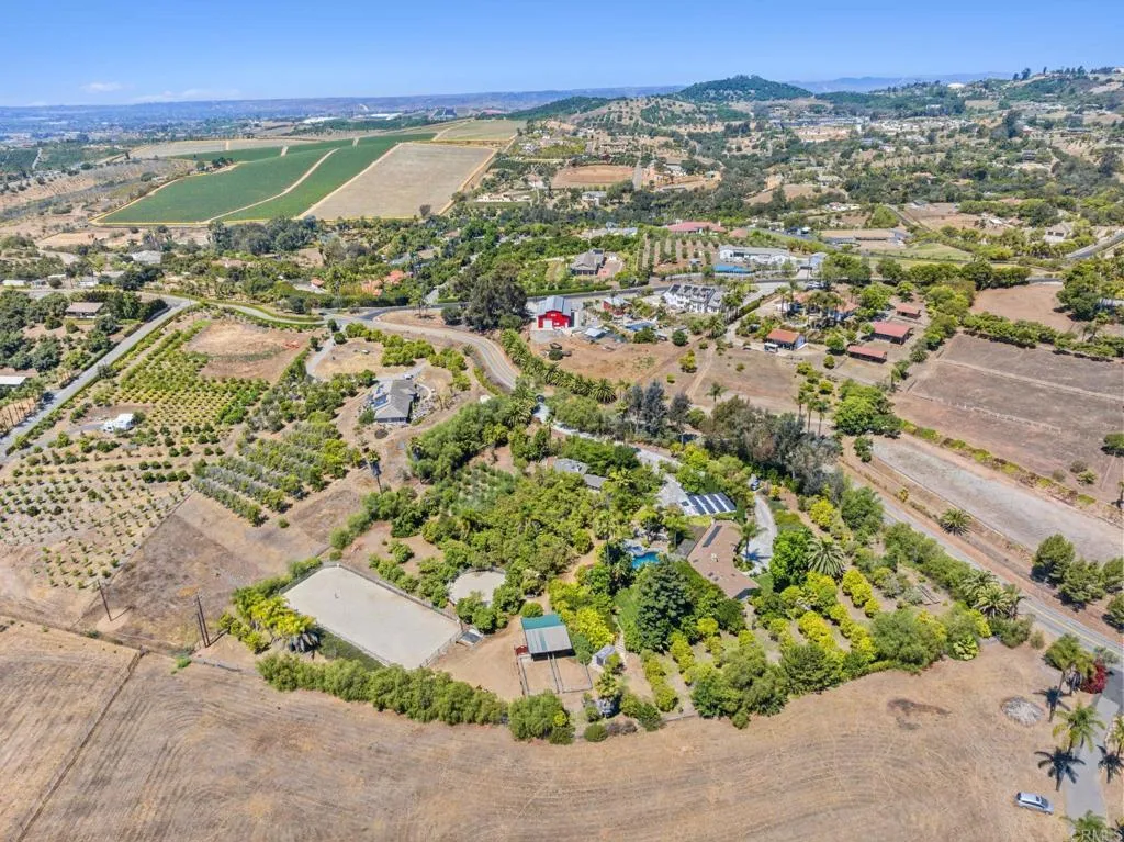 31619 Vía Puerta Del Sol Bonsall, CA 92003 - Photo 8 of 70