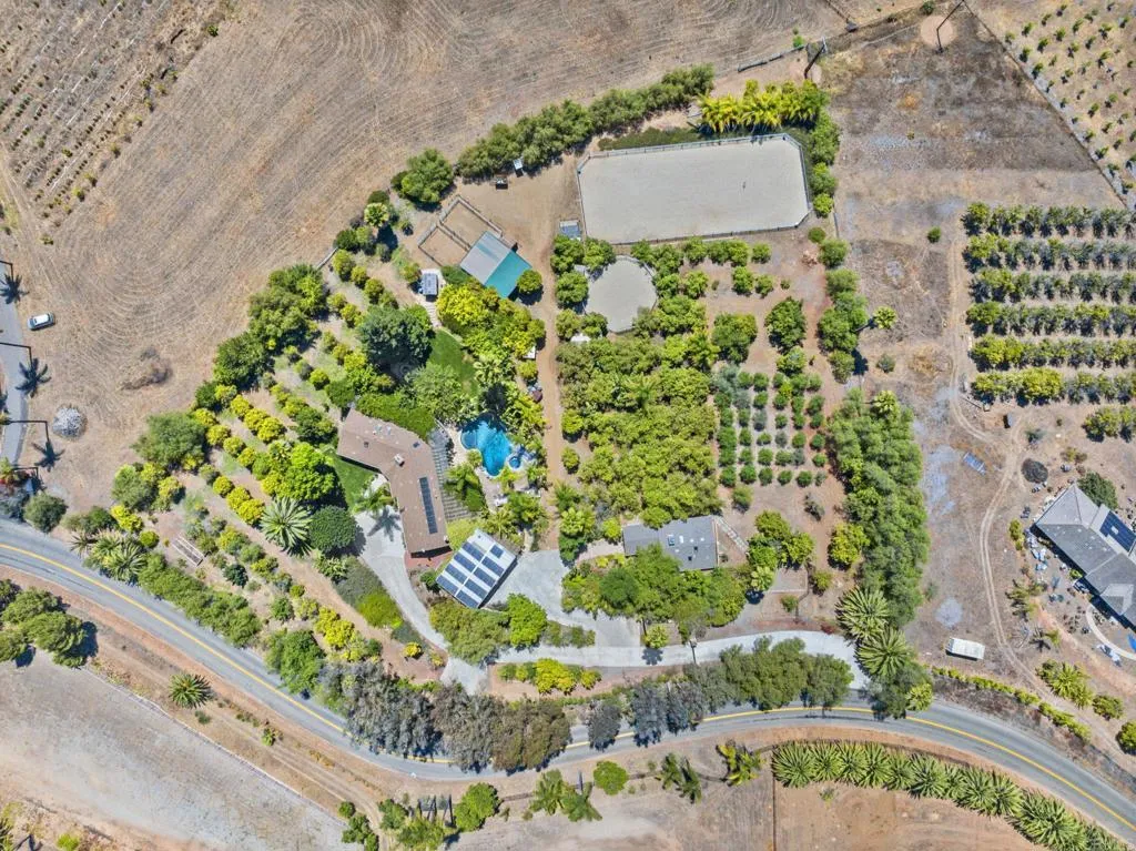 31619 Vía Puerta Del Sol Bonsall, CA 92003 - Photo 9 of 70