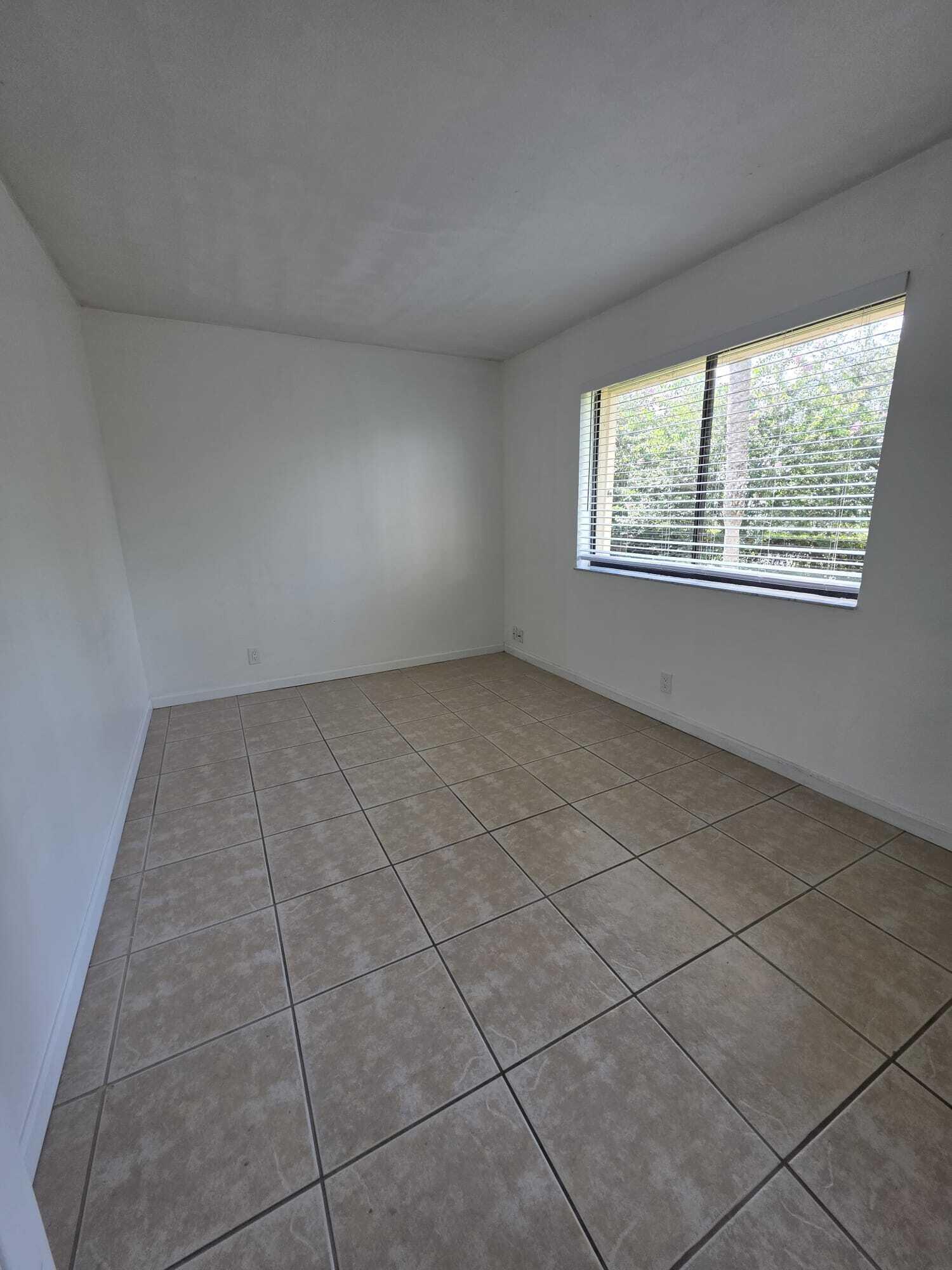 390 Racquet Club Road Weston, FL 33326 - Photo 24 of 29 WhatsApp Image 2026-07-09 at 8.39.18 PM