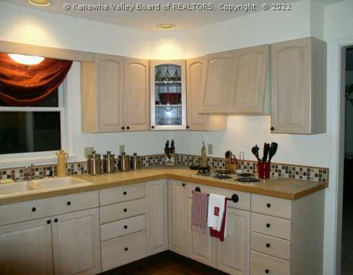 109 Fox Run Road Hurricane, WV 25526 - Photo 6 of 8 Kitchen.