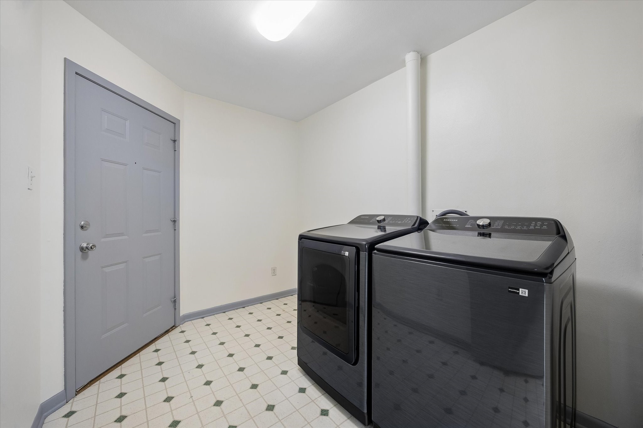 727 Bunker Hill Road, Unit 92 Houston, TX 77024 - Photo 36 of 50 A SPACIOUS LAUNDRY/UTILITY ROOM HOUSES 2026 NEW & UNUSED FULL SIZE WASHER & DRYER. PLENTY OF SPACE FOR STORAGE!