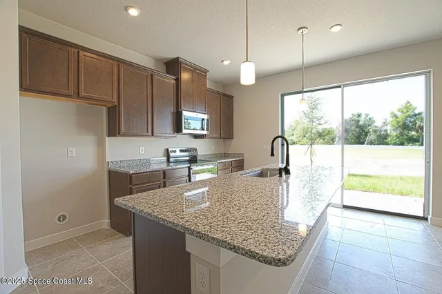 $2,000 | 1865 Kendall Pointe Place, Melbourne, FL 32935