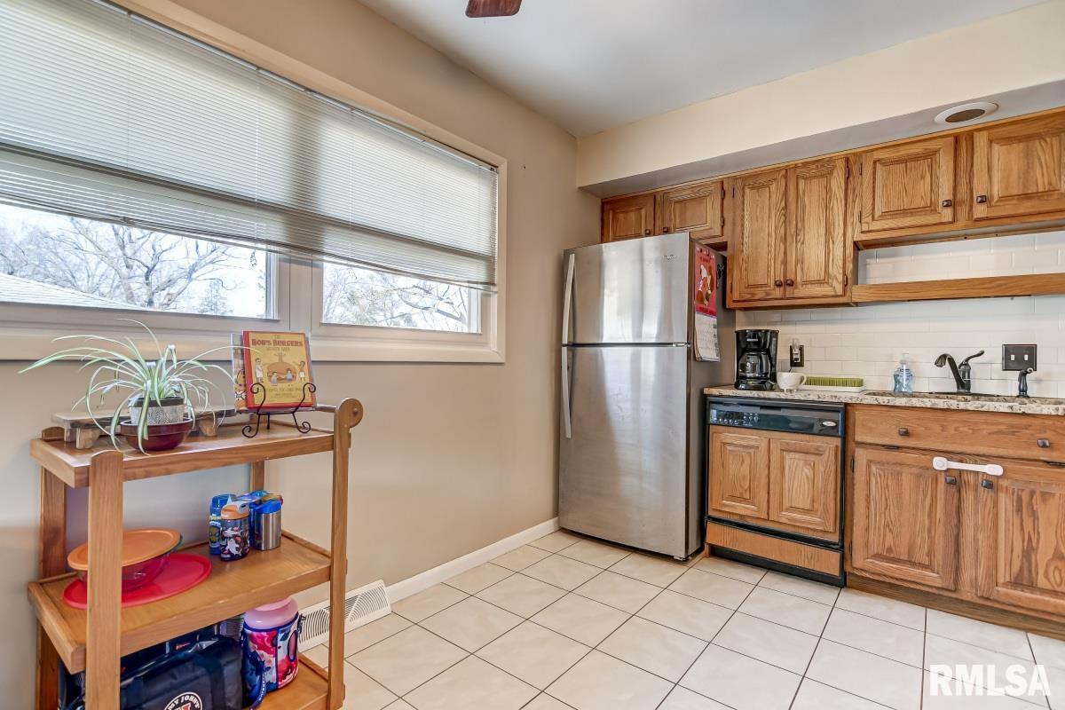 312 Cartwright Drive Springfield, IL 62702 - Photo 10 of 28